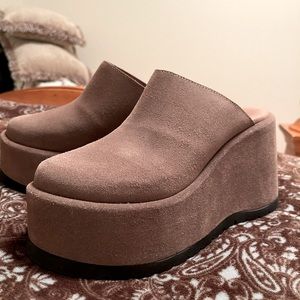 Free People Avery platform wedges size 7. (In Taupe)